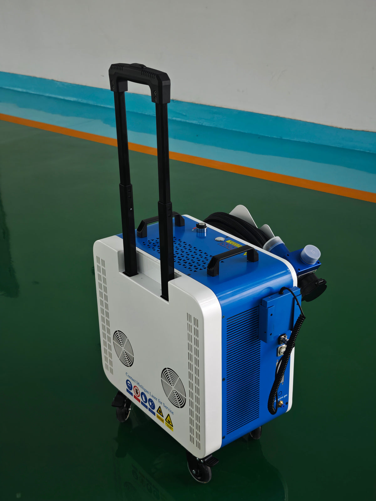 SDQY 500W portable laser cleaner with wheels.